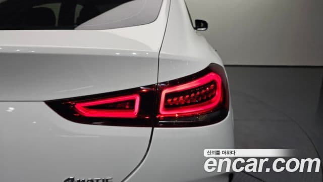 Mercedes-Benz GLE-Class 2021 — Photo 28/31