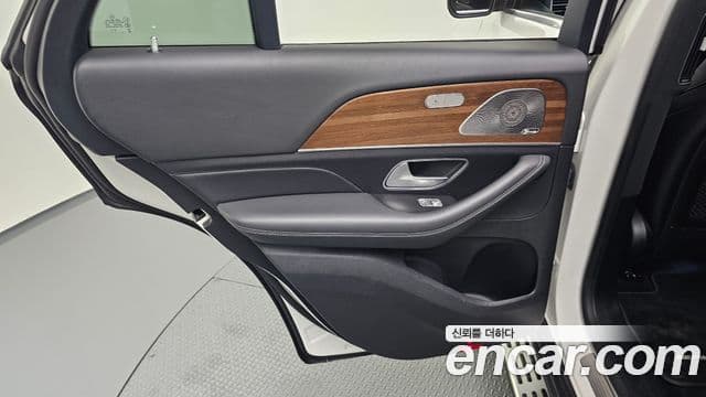 Mercedes-Benz GLE-Class 2021 — Photo 3/31