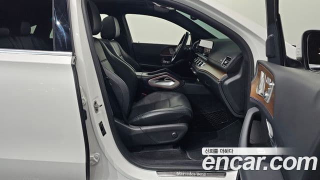 Mercedes-Benz GLE-Class 2021 — Photo 23/31
