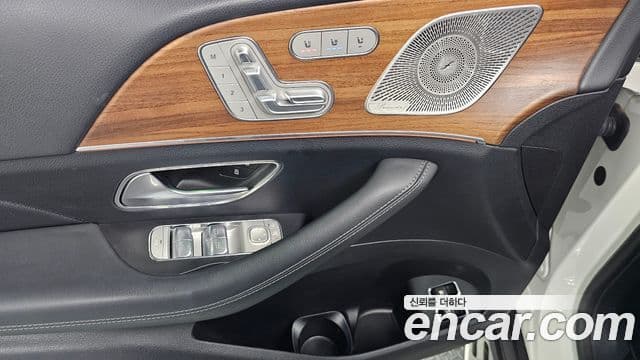 Mercedes-Benz GLE-Class 2021 — Photo 16/31