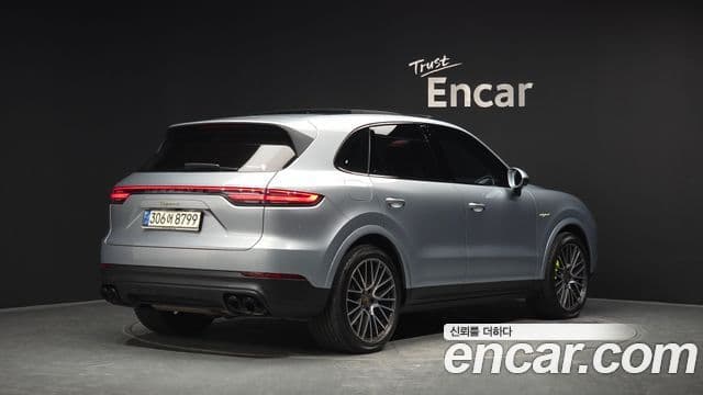 Porsche Cayenne 2021 — Фото 1/20