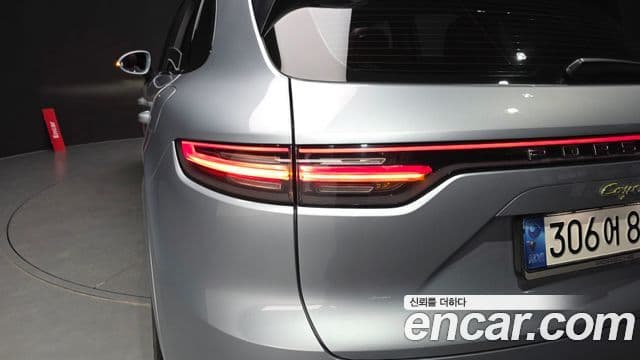 Porsche Cayenne 2021 — Şəkil 18/35