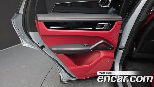 Porsche Cayenne 2021 — Şəkil 15/35