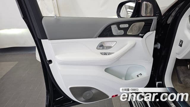 Mercedes-Benz GLS-Class 2023 — ფოტო 28/32