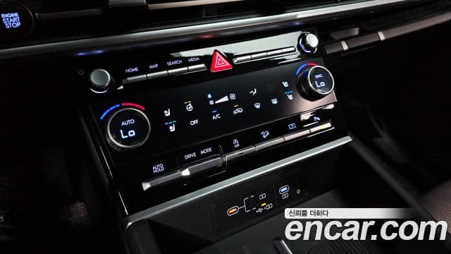 Hyundai Santa Fe 2025 — ფოტო 17/20