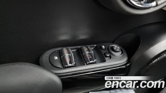Mini Cooper S 2024 — Photo 33/34