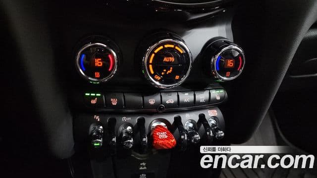 Mini Cooper S 2024 — Photo 26/34