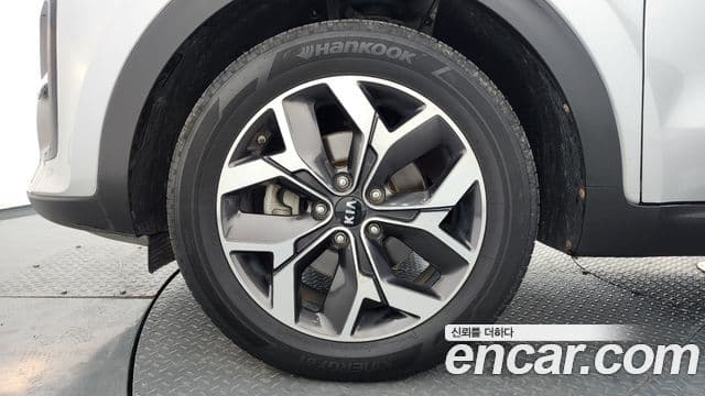Kia Sportage The Bold 2021 — ფოტო 5/20