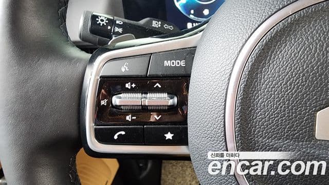 Kia Carnival 2023 — Фото 16/20