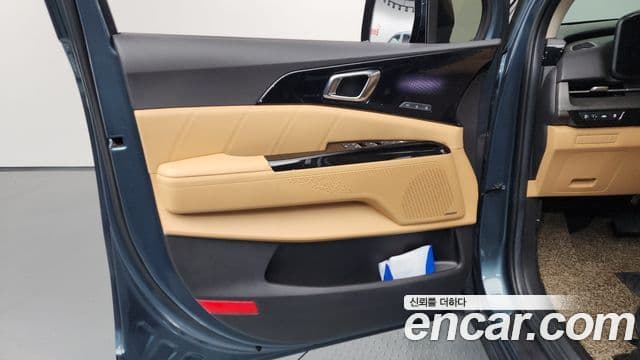 Kia Carnival 2023 — Photo 6/38