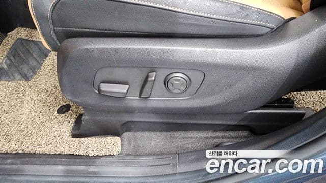 Kia Carnival 2023 — Photo 19/38