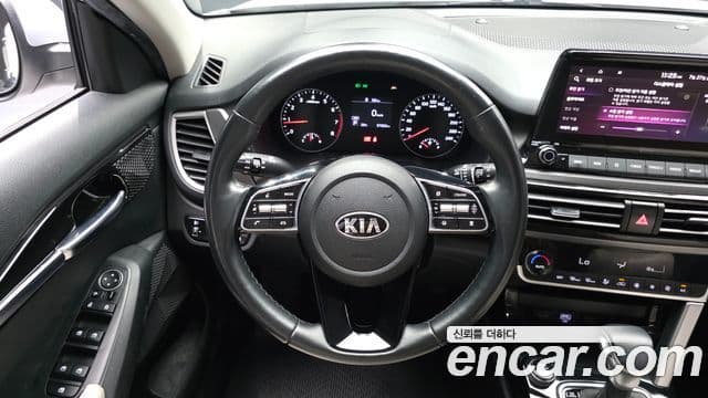 Kia Seltos 2020 — ფოტო 13/20