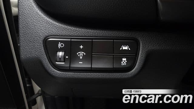 Kia Seltos 2020 — ფოტო 16/20
