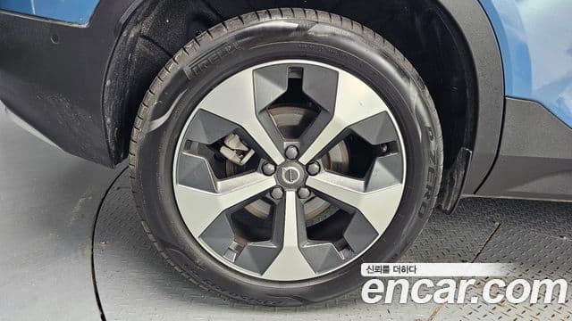 Volvo XC40 2024 — ფოტო 5/20