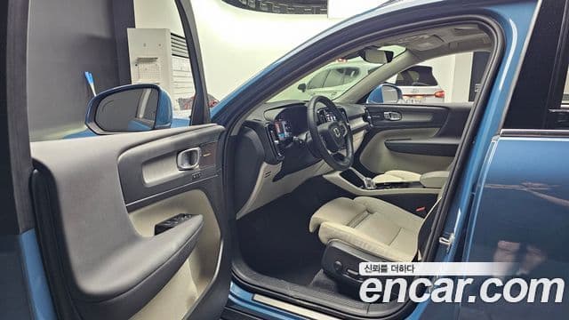 Volvo XC40 2024 — ფოტო 10/20
