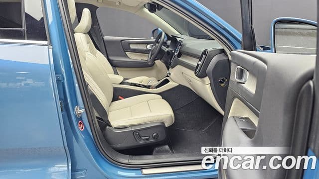 Volvo XC40 2024 — ფოტო 11/20