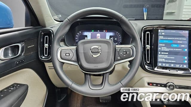 Volvo XC40 2024 — ფოტო 13/20