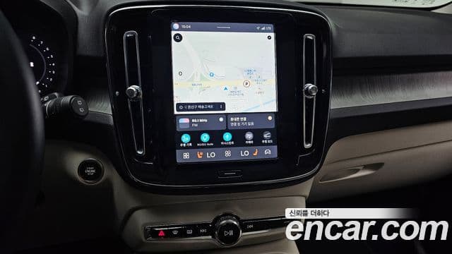 Volvo XC40 2024 — ფოტო 14/20