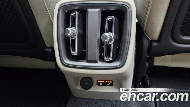 Volvo XC40 2024 — ფოტო 18/20