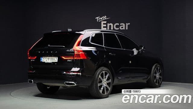Volvo XC60 2021 — Фото 2/20