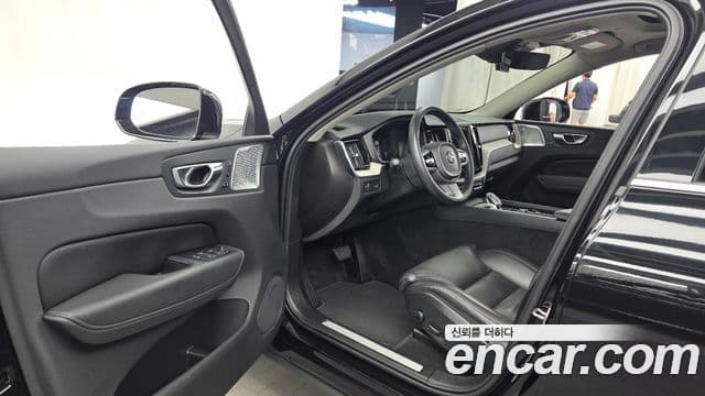 Volvo XC60 2021 — Фото 10/20