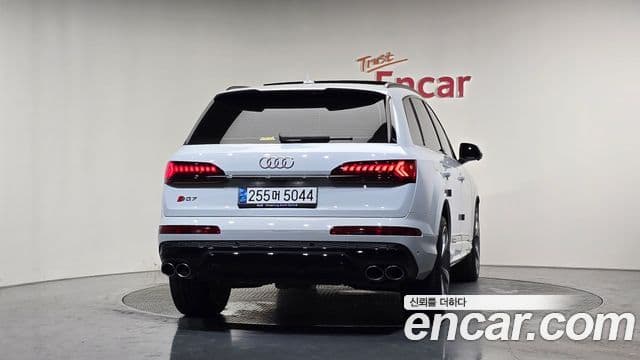 Audi SQ7 2023 — Şəkil 19/34