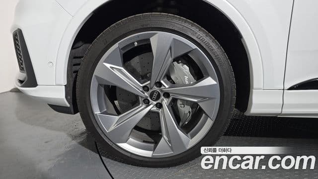 Audi SQ7 2023 — Şəkil 29/34