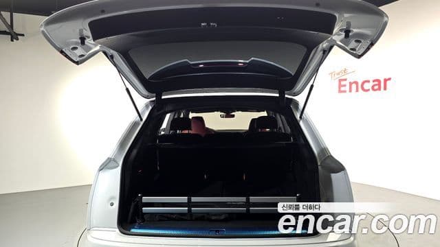 Audi SQ7 2023 — Şəkil 12/34