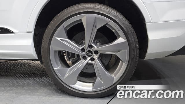 Audi SQ7 2023 — Şəkil 16/34