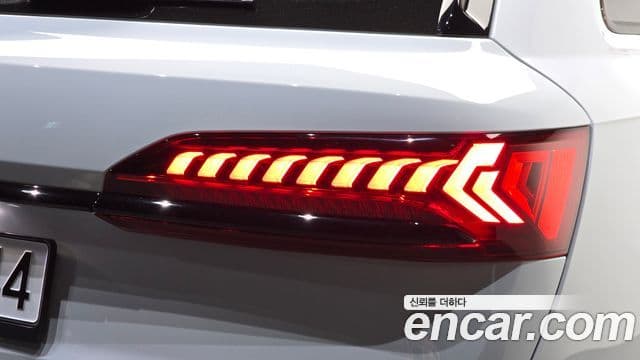 Audi SQ7 2023 — Şəkil 15/34
