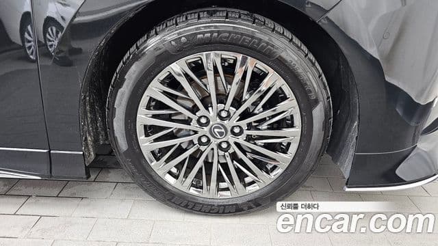 Lexus LM 2024 — Photo 27/36