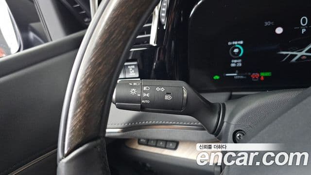 Lexus LM 2024 — Photo 21/36