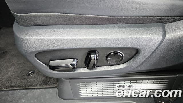 Lexus LM 2024 — Photo 11/36