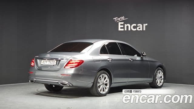 Mercedes-Benz E-Class 2019 — ფოტო 2/20