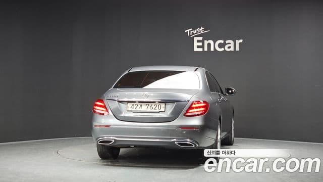 Mercedes-Benz E-Class 2019 — фото 4 из 20