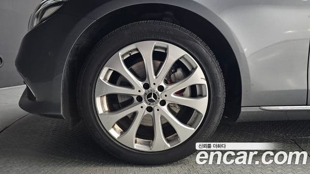 Mercedes-Benz E-Class 2019 — ფოტო 5/20