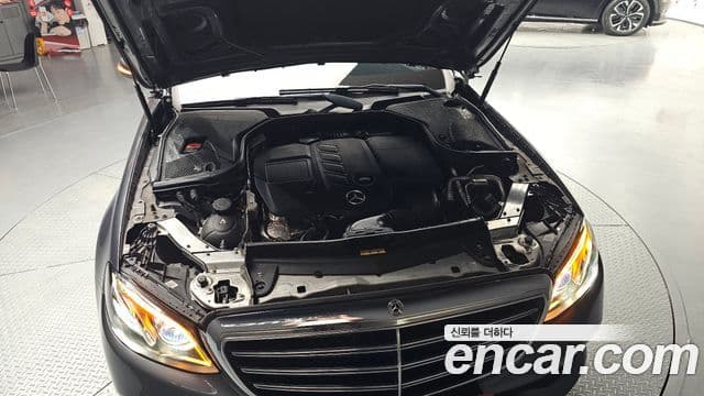 Mercedes-Benz E-Class 2019 — ფოტო 6/20