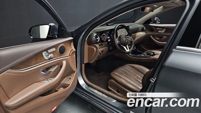 Mercedes-Benz E-Class 2019 — ფოტო 9/20