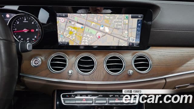 Mercedes-Benz E-Class 2019 — фото 15 из 20