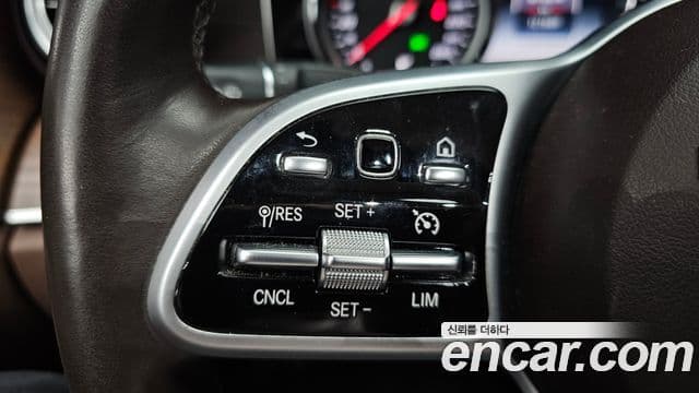 Mercedes-Benz E-Class 2019 — ფოტო 19/20