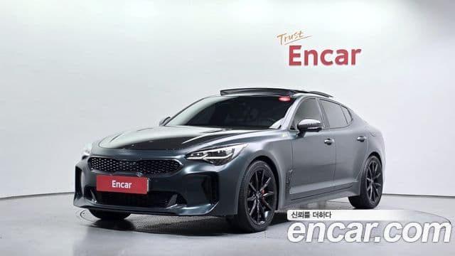 Kia Stinger 2022 — Фото 1/20