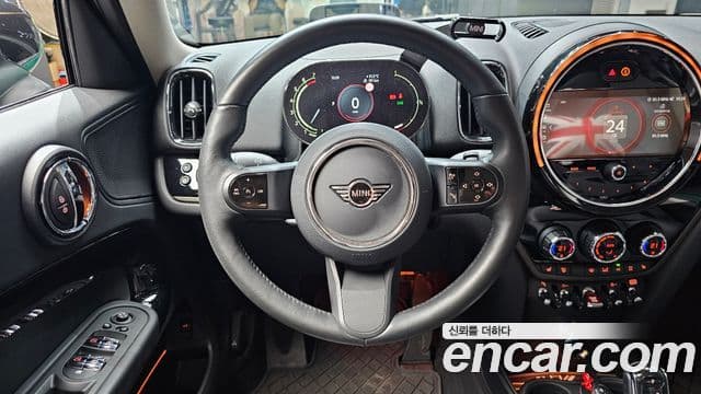 Mini Cooper Countryman 2023 — фото 13 из 20