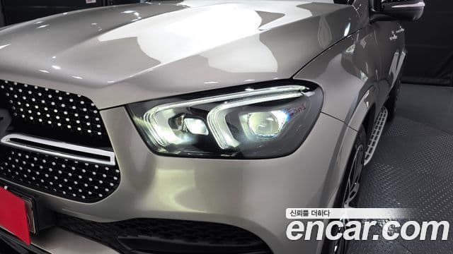 Mercedes-Benz GLE-Class 2022 — Photo 21/35