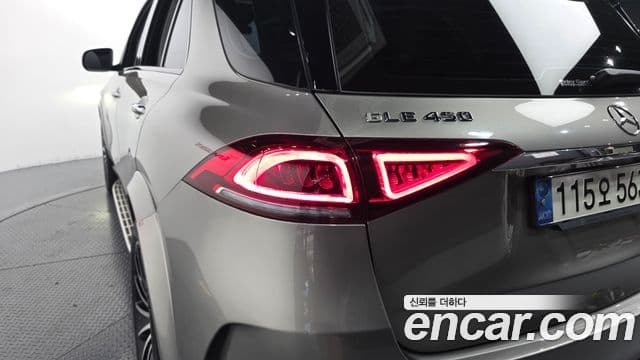 Mercedes-Benz GLE-Class 2022 — Photo 23/35