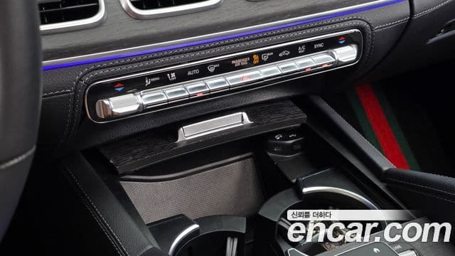 Mercedes-Benz GLE-Class 2022 — Photo 5/35