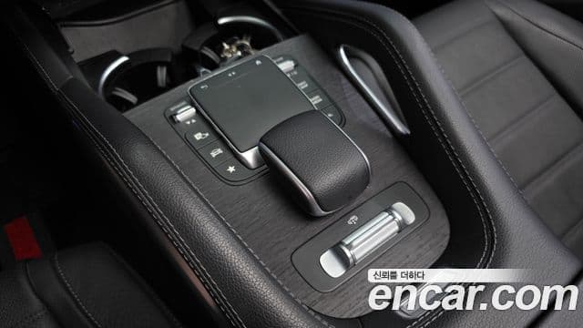 Mercedes-Benz GLE-Class 2022 — Photo 24/35