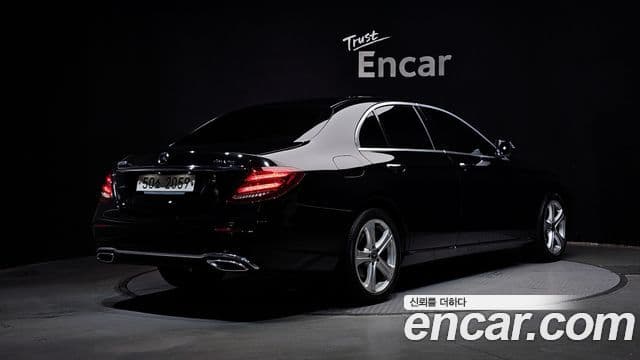 Mercedes-Benz E-Class 2018 — ფოტო 2/20