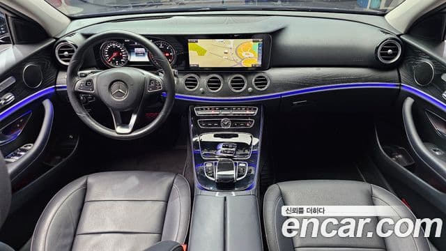 Mercedes-Benz E-Class 2018 — ფოტო 7/20