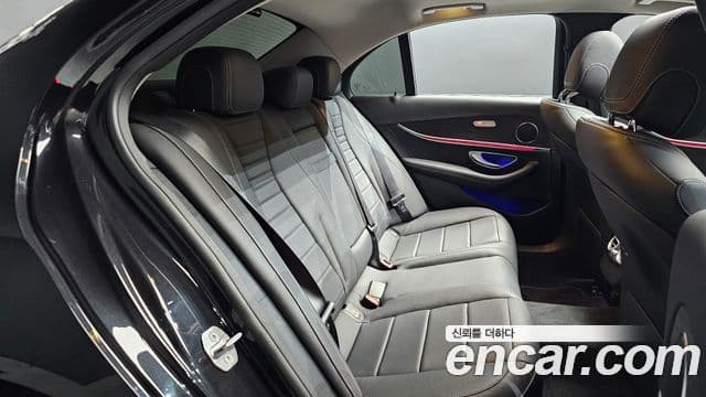 Mercedes-Benz E-Class 2018 — ფოტო 11/20
