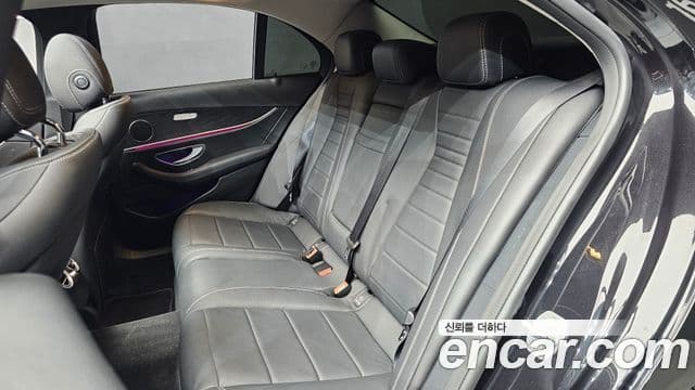 Mercedes-Benz E-Class 2018 — ფოტო 12/20